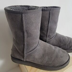 UGG Australia Women's Classic 5825 Boots Grey Sheepskin Lined Size 8 USA/ 6.5 UK